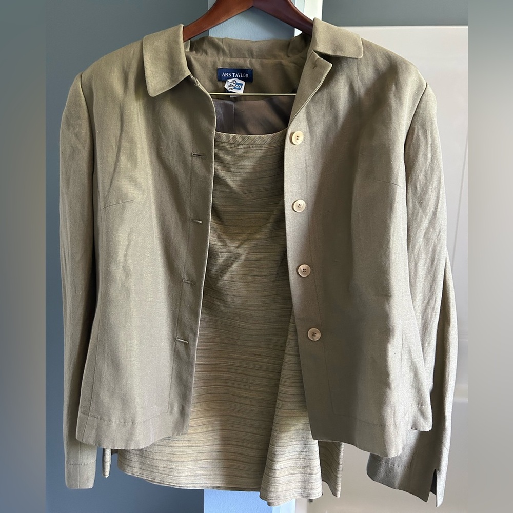 Ann Taylor Women's Olive and Tan 2 Piece Suit silk and linen blend.